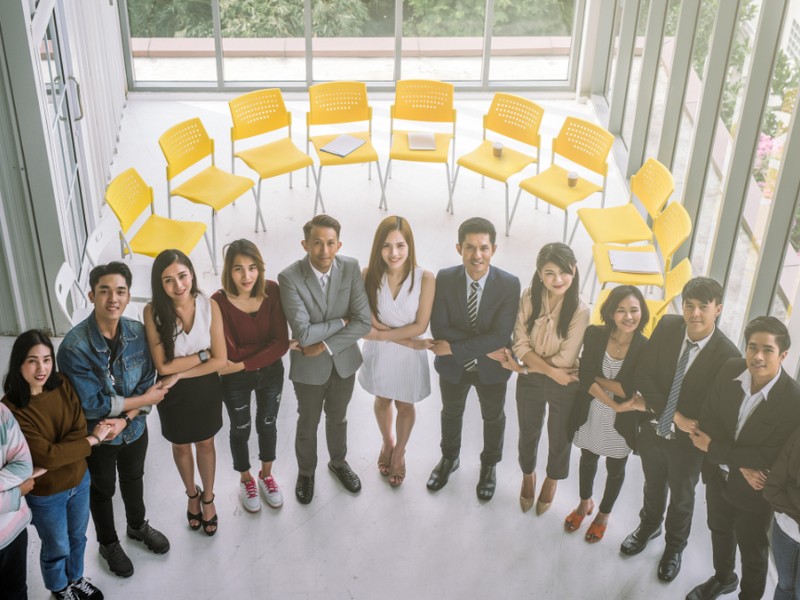 Hình ảnh tượng trưng cho cá cược có trách nhiệm tại Win13, với các yếu tố như bảo vệ người chơi, công bằng và an toàn.